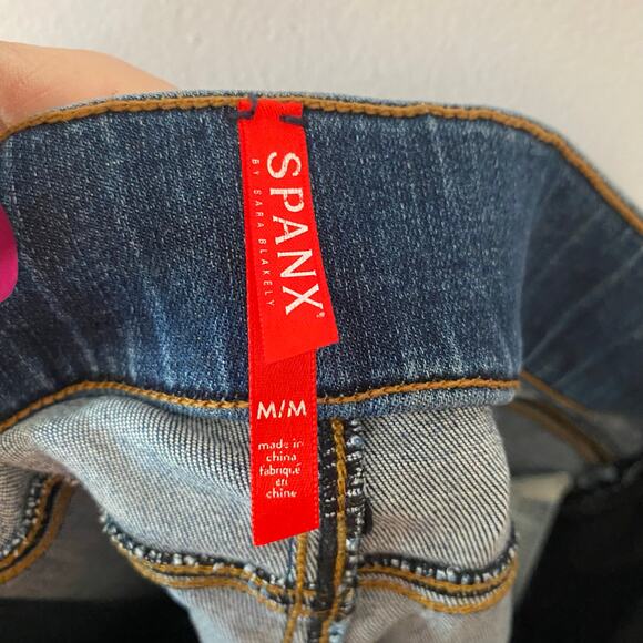 SPANX Women's size Medium Distressed Skinny Jeans Dark Wash Preppy Shapewear - Picture 3 of 12